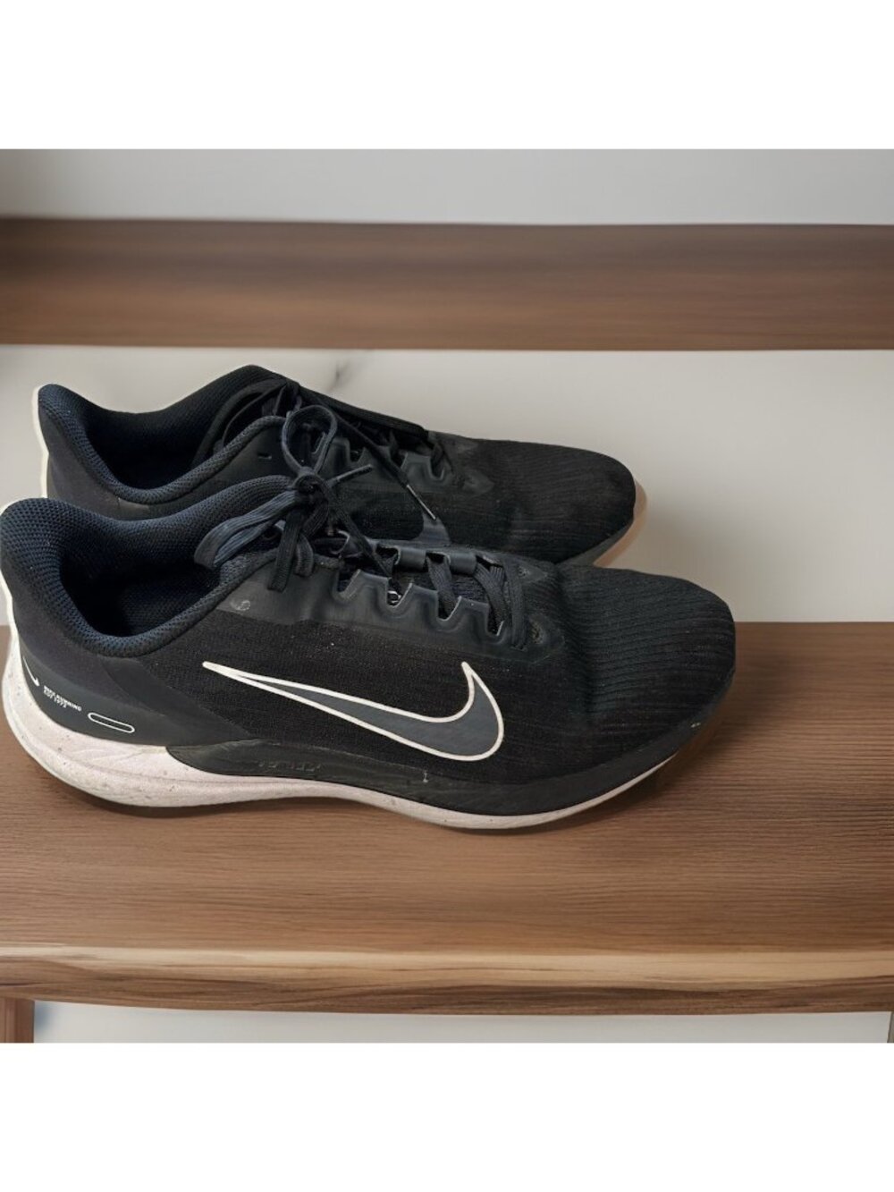 Nike Running Shoes Size DD6203-001 Size 10